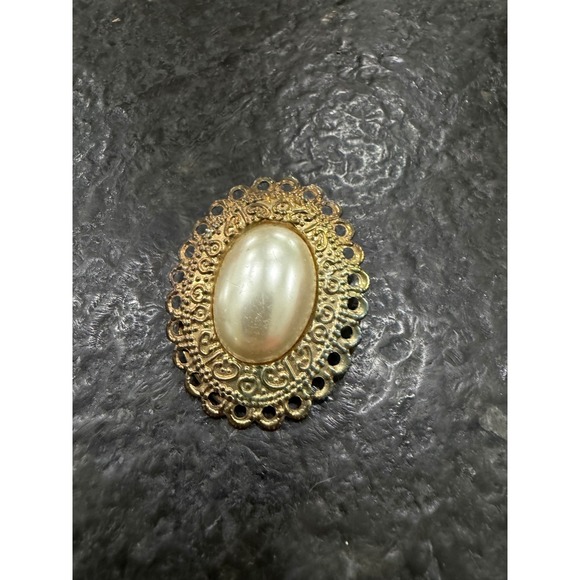 Jewelry - Vintage Gold Tone Filigree Faux Pearl Scarf Pin Clip Oval Ornate Brooch